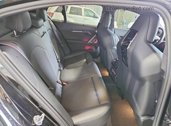 WBS83FK02SCU40077 2025 BMW M5 Turquoise Widok tylnych siedzeń