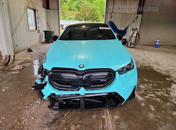 WBS83FK02SCU40077 2025 BMW M5 Turquoise Widok z przodu