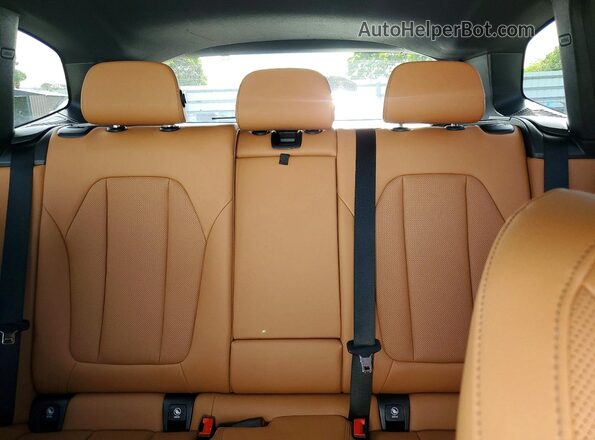 WBX47DP01NN162470 2022 BMW X3 White Widok tylnych siedzeń