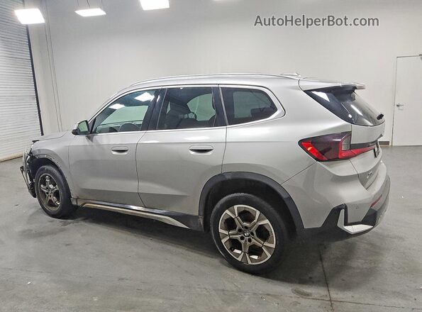 WBX73EF00S5227384 2025 BMW X1 Silver Trasero izquierdo