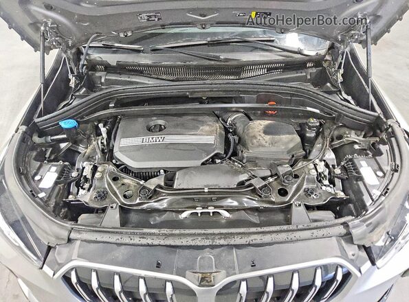 WBX73EF00S5227384 2025 BMW X1 Silver Vista del compartimento del motor