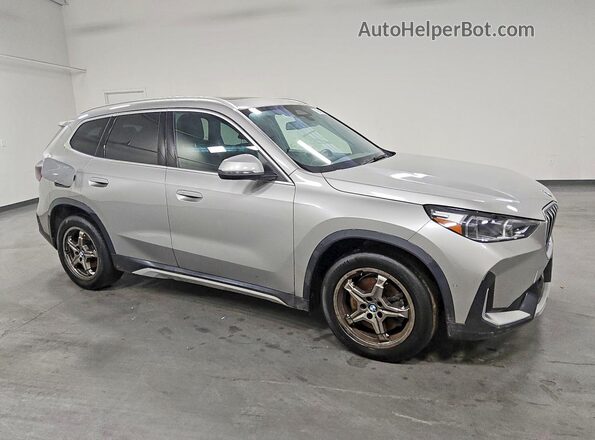 WBX73EF00S5227384 2025 BMW X1 Silver Delantero derecho