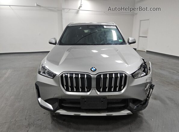 WBX73EF00S5227384 2025 BMW X1 Silver Vista interior de 360 grados