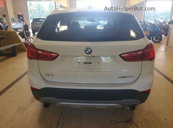 WBXHT3C30J5L27121 2018 BMW X1 White უკანა ხედი