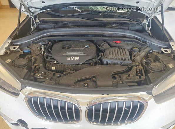 WBXHT3C30J5L27121 2018 BMW X1 White ძრავის განყოფილების ხედი