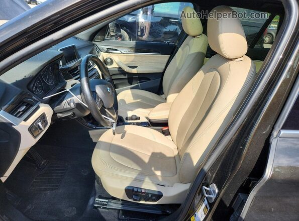 WBXHT3C31G5F64115 2016 BMW X1 Черный Вид салона спереди