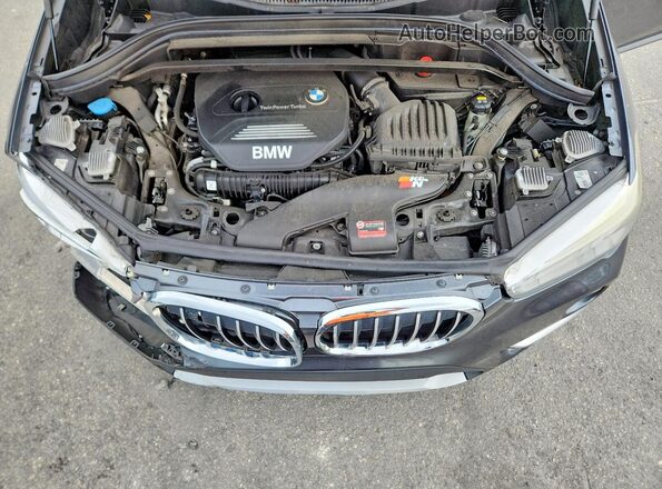 WBXHT3C38H5F81981 2017 BMW X1 Gray Engine compartment view