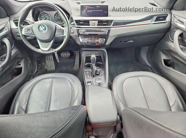 WBXHT3C38H5F81981 2017 BMW X1 Gray Dashboard view