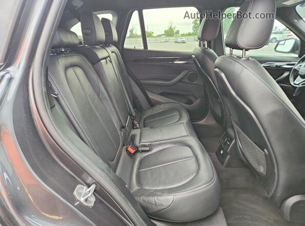 WBXHT3C38H5F81981 2017 BMW X1 Gray Rear interior view