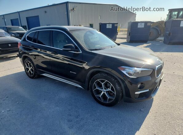 WBXHT3C38J5F91772 2018 BMW X1 Черный Передняя правая четверть