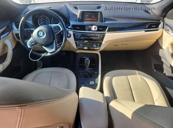 WBXHT3C38J5F91772 2018 BMW X1 Черный Вид панели приборов