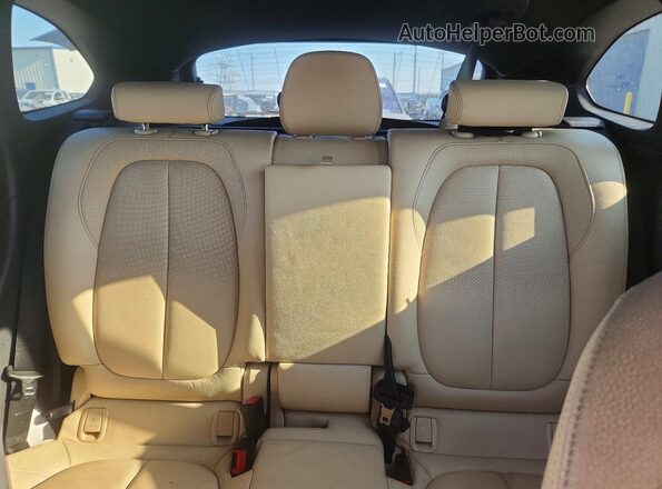 WBXHT3C38J5F91772 2018 BMW X1 Черный Вид задних сидений