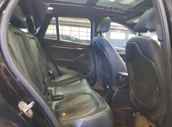 WBXHT3C39H5F67765 2017 BMW X1 Black Вид задньої частини салону