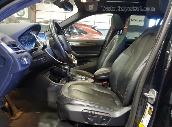 WBXHT3C39H5F67765 2017 BMW X1 Black Вид салону спереду