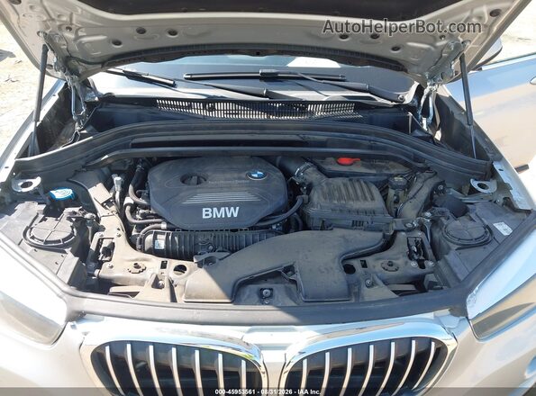 WBXHU7C33J3H43926 2018 BMW X1 Silver Вид ззаду