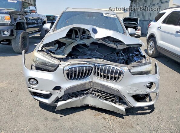 WBXHU7C34H5H34182 2017 BMW X1 Silver Widok z przodu