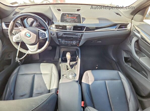 WBXHU7C52K3H45072 2019 BMW X1 White Առջևի վահանակի տեսք