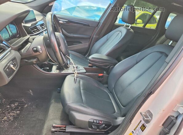 WBXHU7C54K5L10992 2019 BMW X1 Белый Вид салона спереди