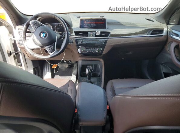 WBXJG7C04M5S69375 2021 BMW X1 White Вид панелі приладів