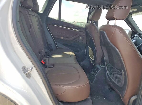 WBXJG7C04M5S69375 2021 BMW X1 White Вид задньої частини салону