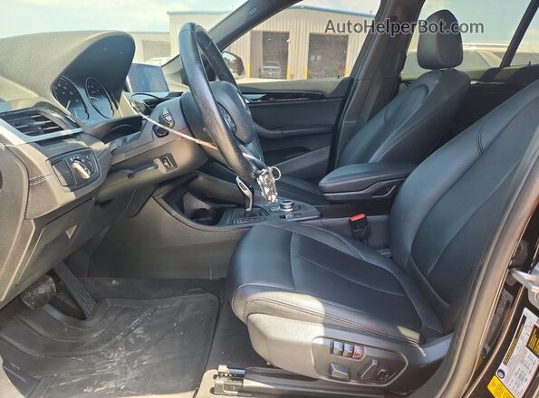 WBXJG7C07M5T35644 2021 BMW X1 Black Սալոնի դիմացի տեսք