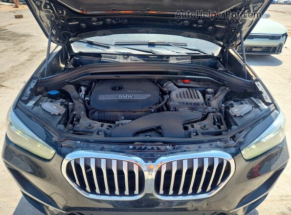 WBXJG7C07M5T35644 2021 BMW X1 Black Շարժիչի բաժամունքի տեսք