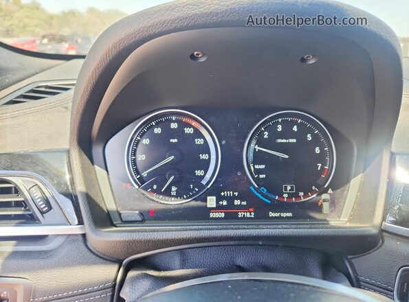 WBXJG7C07M5T35644 2021 BMW X1 Black Սարքավորումների վահանակի տեսք