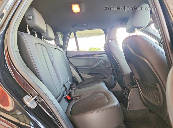 WBXJG7C0XM5S59806 2021 BMW X1 Black Սալոնի հետևի տեսք