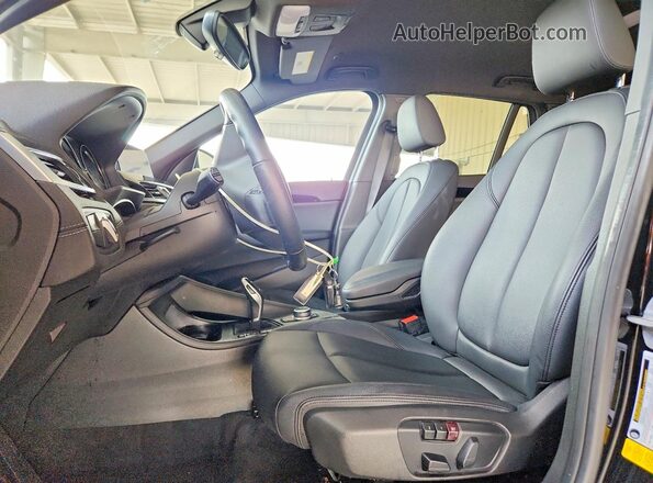 WBXJG7C0XM5S59806 2021 BMW X1 Black Սալոնի դիմացի տեսք