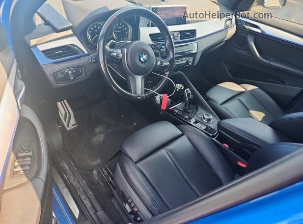 WBXJG9C02M5S97302 2021 BMW X1 Blue Vista del salpicadero