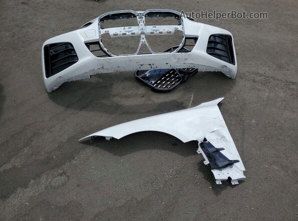 WBY33AW09RFS55255 2024 BMW I4 White Շարժիչի բաժամունքի տեսք