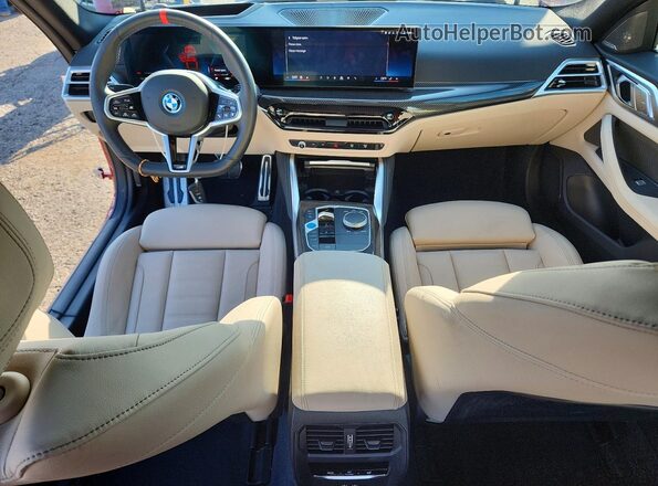 WBY33HD01SFV82492 2025 BMW I4 Maroon Առջևի վահանակի տեսք