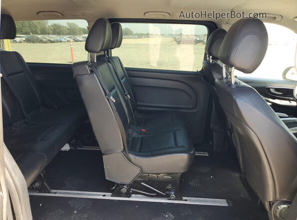 WD4PG2EE9J3357385 2018 MERCEDES-BENZ METRIS Black Vista interior trasera