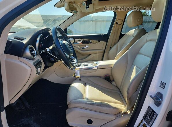 WDC0G4JB9HF206830 2017 MERCEDES-BENZ GLC-CLASS Белый Вид панели приборов