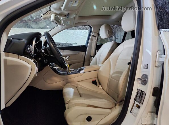 WDC0G4KB7HF144729 2017 MERCEDES-BENZ GLC-CLASS White Widok wnętrza z przodu
