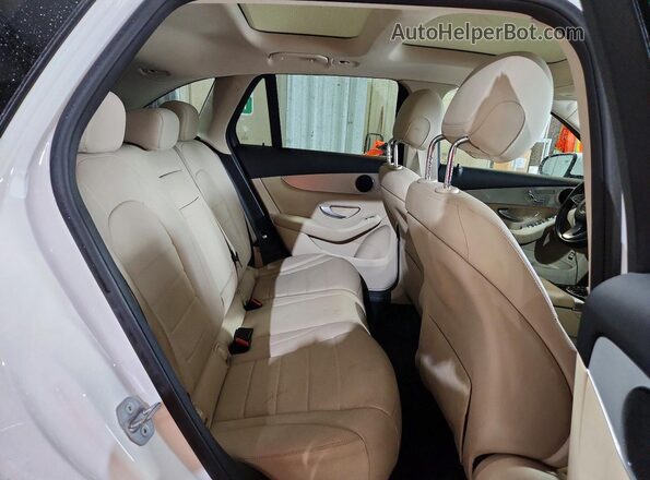 WDC0G4KB7HF144729 2017 MERCEDES-BENZ GLC-CLASS White Widok wnętrza z tyłu