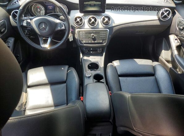 WDCTG4EB1HJ296298 2017 MERCEDES-BENZ GLA Black Widok deski rozdzielczej