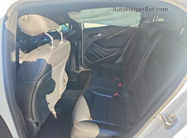 WDCTG4EB4KJ550688 2019 MERCEDES-BENZ GLA White Вид задньої частини салону