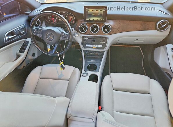 WDCTG4EB7JJ434609 2018 MERCEDES-BENZ GLA Синий Вид панели приборов