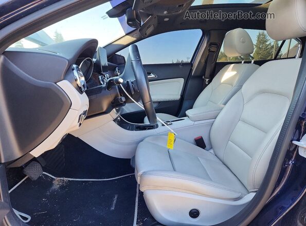 WDCTG4EB7JJ434609 2018 MERCEDES-BENZ GLA Синий Вид салона спереди
