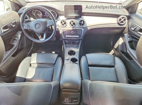 WDCTG4EB9LU026890 2020 MERCEDES-BENZ GLA White Widok deski rozdzielczej