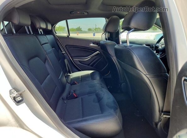 WDCTG4EB9LU026890 2020 MERCEDES-BENZ GLA White Widok tylnych siedzeń