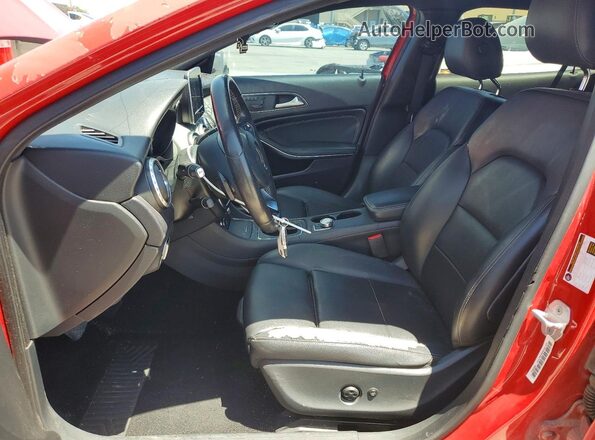 WDCTG4EBXHJ337706 2017 MERCEDES-BENZ GLA Красный Вид салона спереди
