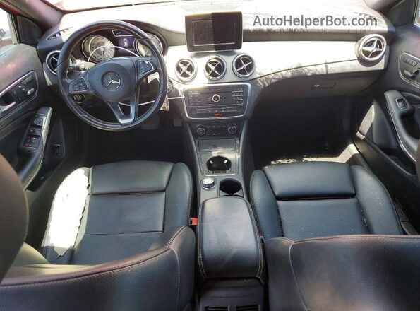 WDCTG4EBXHJ337706 2017 MERCEDES-BENZ GLA Красный Вид панели приборов