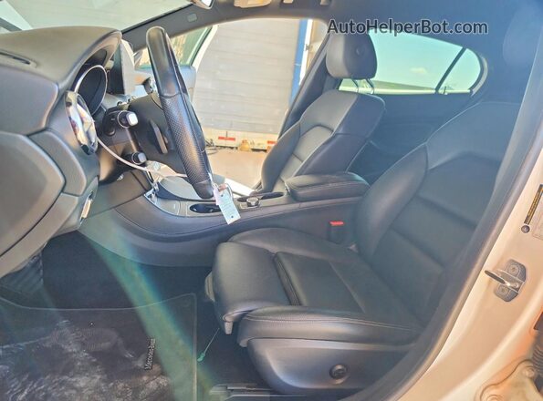 WDCTG4EBXKJ551246 2019 MERCEDES-BENZ GLA White Front interior view