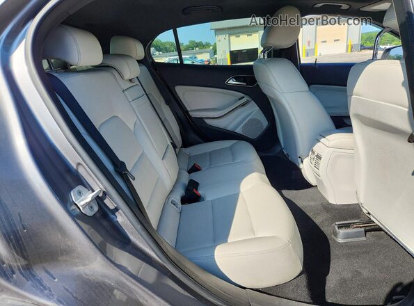 WDCTG4GB1HJ288506 2017 MERCEDES-BENZ GLA Gray Widok wnętrza z tyłu