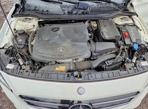 WDCTG4GB3HJ357048 2017 MERCEDES-BENZ GLA White Вид підкапотного простору