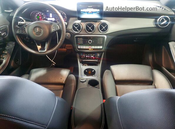 WDCTG4GB6KU020041 2019 MERCEDES-BENZ GLA White წინა პანელის ხედი