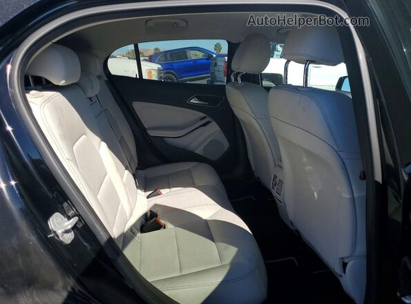 WDCTG4GB7HJ357909 2017 MERCEDES-BENZ GLA Black Вид задньої частини салону