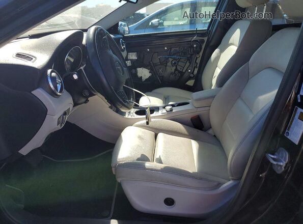 WDCTG4GB7HJ357909 2017 MERCEDES-BENZ GLA Black Вид салону спереду
